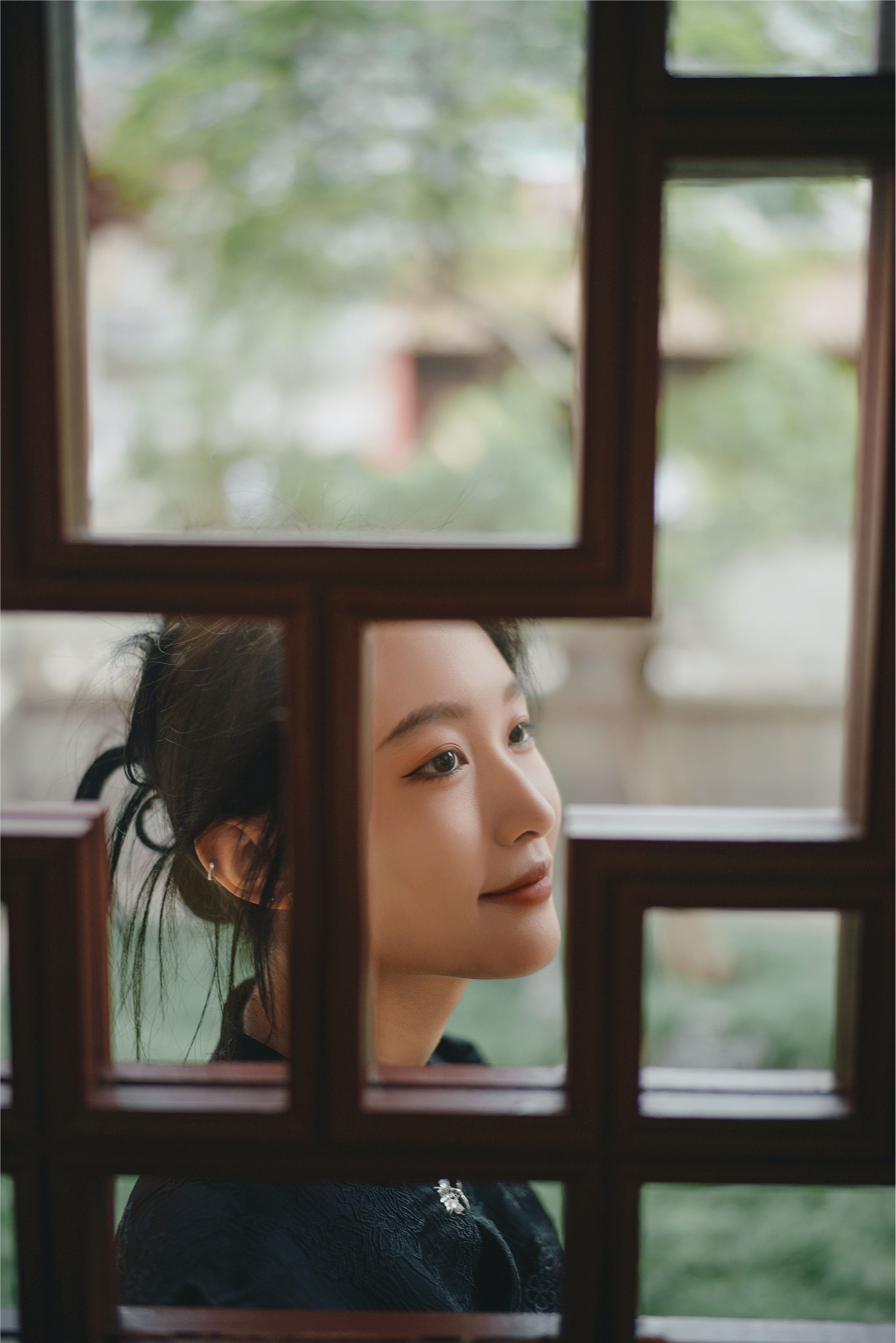 YITUYU艺图语 2025.01.06 娴静犹如花照水 欣欣